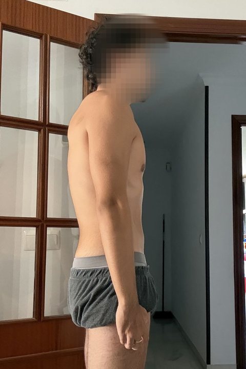 Alejandro de perfil, al terminar (20/08/2026); cara pixelada